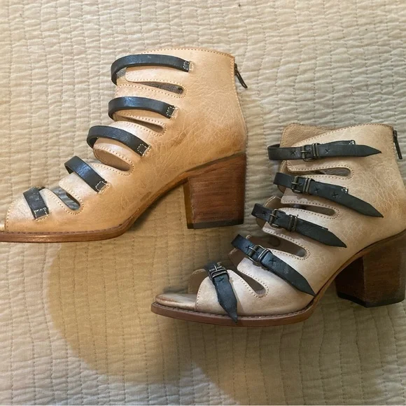 Stylish Freebird Black and Tan Women's Sandals - Picture 4 of 8